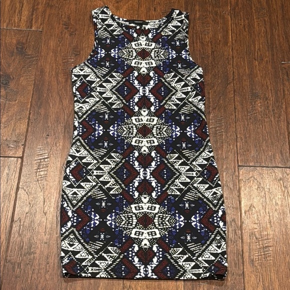 Medium Geometric Patterned Sleeveless Dress - Picture 2 of 12